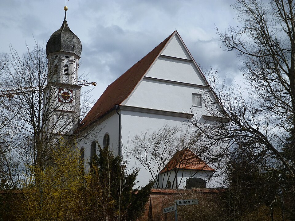 Wärmepumpe-Gurus in Adelsried – Pfarrkirche (Foto: Jkü) Pfarrkirche in Adelsried – Wärmepumpe-Gurus vermittelt Fachbetriebe in Adelsried
