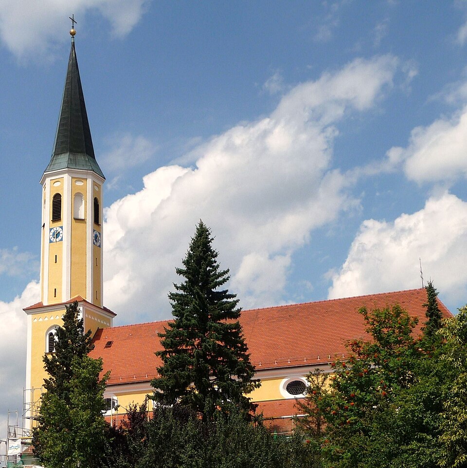 Wärmepumpe-Gurus in Adlkofen – Pfarrkirche (Foto: Konrad Lackerbeck) Pfarrkirche in Adlkofen – Wärmepumpe-Gurus vermittelt Fachbetriebe in Adlkofen