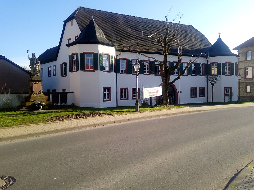Wärmepumpe-Gurus in Ahorn – Schloss (Foto: Granpar) Schloss in Ahorn – Wärmepumpe-Gurus vermittelt Fachbetriebe in Ahorn