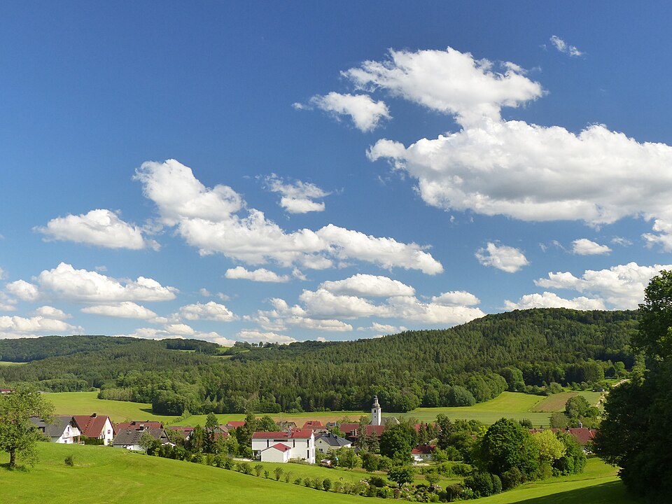 Wärmepumpe-Gurus in Ahorntal – Kirchahorn (Foto: Mikmaq) Kirchahorn in Ahorntal – Wärmepumpe-Gurus vermittelt Fachbetriebe in Ahorntal