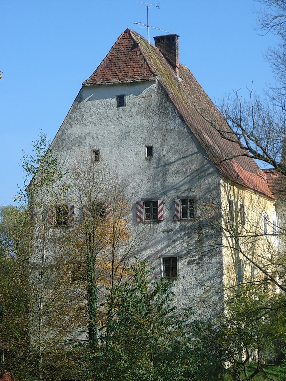 Wärmepumpe-Gurus in Aicha vorm Wald – Schloss (Foto: Konrad Lackerbeck) Schloss in Aicha vorm Wald – Wärmepumpe-Gurus vermittelt Fachbetriebe in Aicha vorm Wald