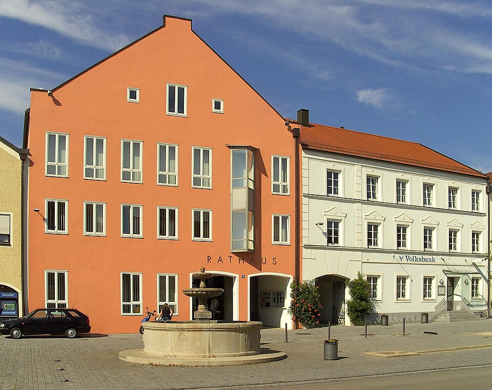Wärmepumpe-Gurus in Aidenbach – Rathaus (Foto: High Contrast) Rathaus in Aidenbach – Wärmepumpe-Gurus vermittelt Fachbetriebe in Aidenbach