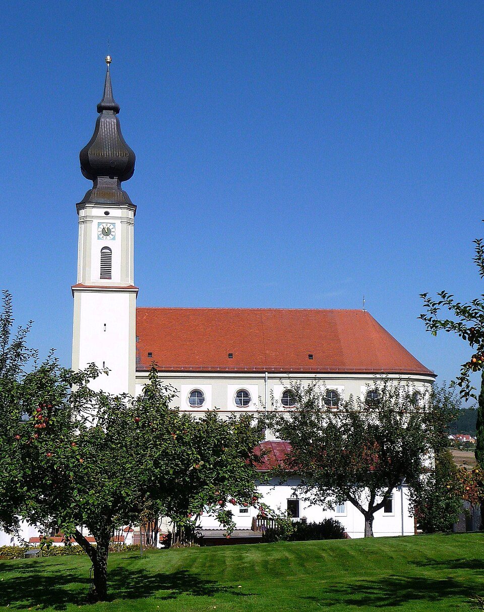Wärmepumpe-Gurus in Altfraunhofen – Pfarrkirche (Foto: Konrad Lackerbeck) Pfarrkirche in Altfraunhofen – Wärmepumpe-Gurus vermittelt Fachbetriebe in Altfraunhofen