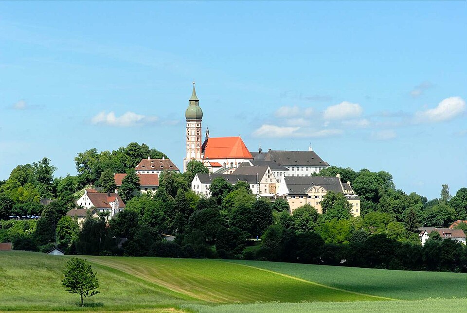 Wärmepumpe-Gurus in Andechs – Ansicht von Andechs (Foto: Bbb) Wärmepumpe-Gurus in Andechs – Ansicht von Andechs