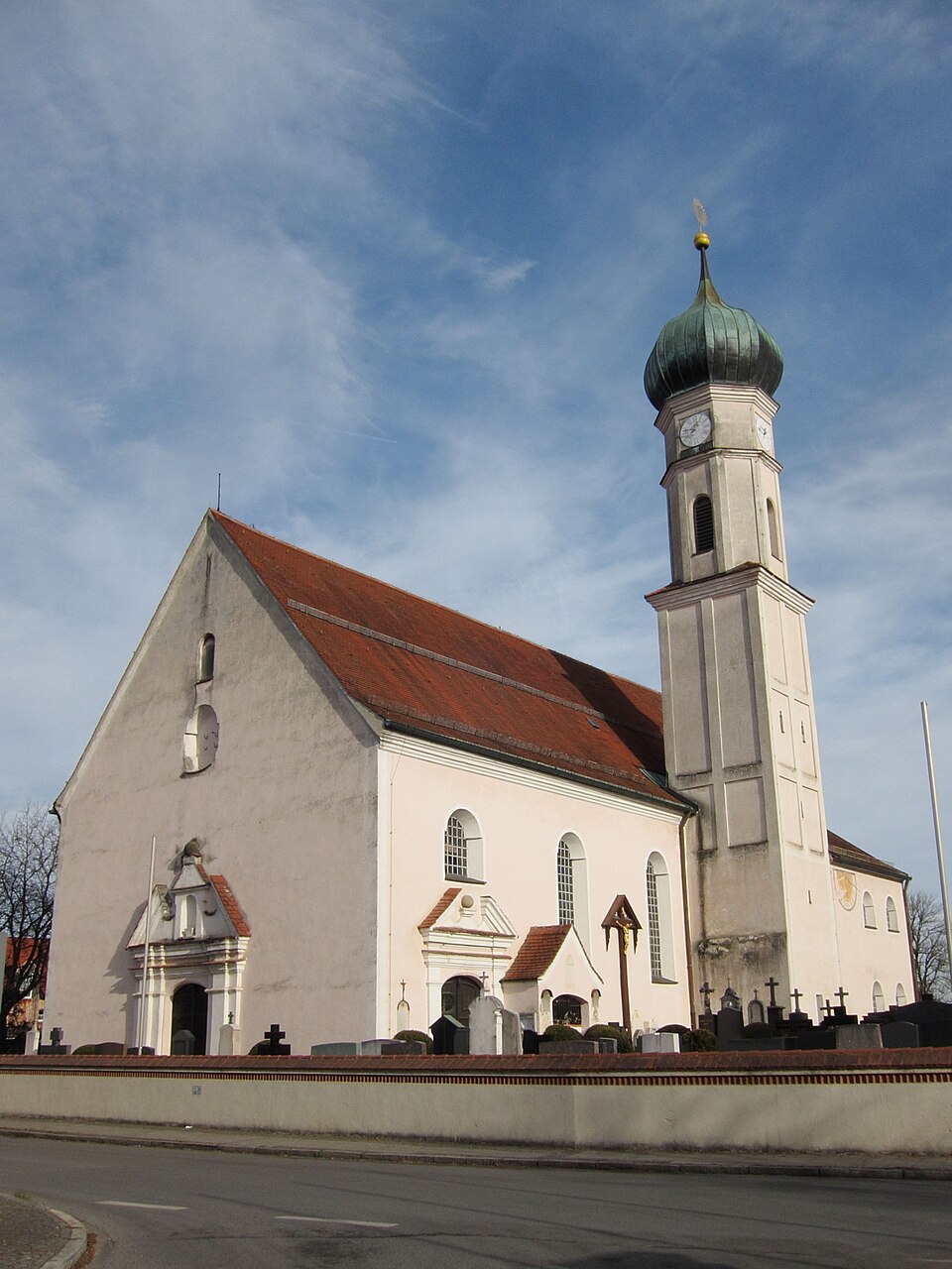 Wärmepumpe-Gurus in Anzing – Pfarrkirche (Foto: AHert) Pfarrkirche in Anzing – Wärmepumpe-Gurus vermittelt Fachbetriebe in Anzing