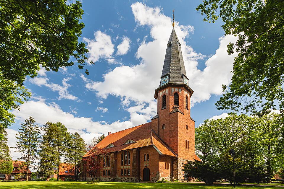 Wärmepumpe-Gurus in Apensen – Kirche (Foto: Jan Laudahn) Kirche in Apensen – Wärmepumpe-Gurus vermittelt Fachbetriebe in Apensen