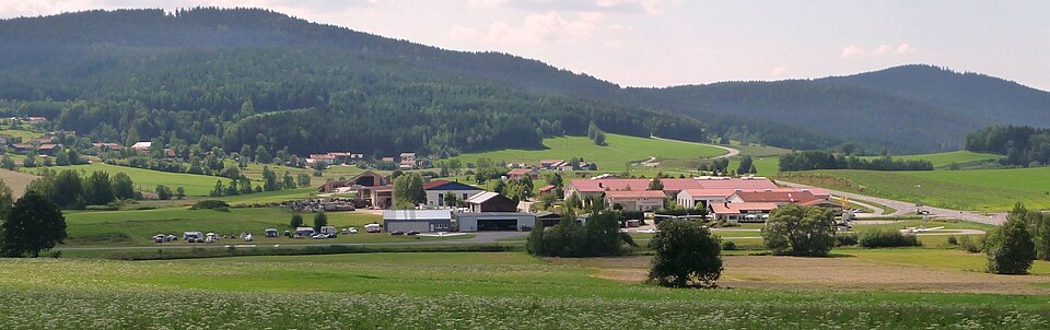 Wärmepumpe-Gurus in Arnbruck – Flugplatz (Foto: Konrad Lackerbeck) Flugplatz in Arnbruck – Wärmepumpe-Gurus vermittelt Fachbetriebe in Arnbruck