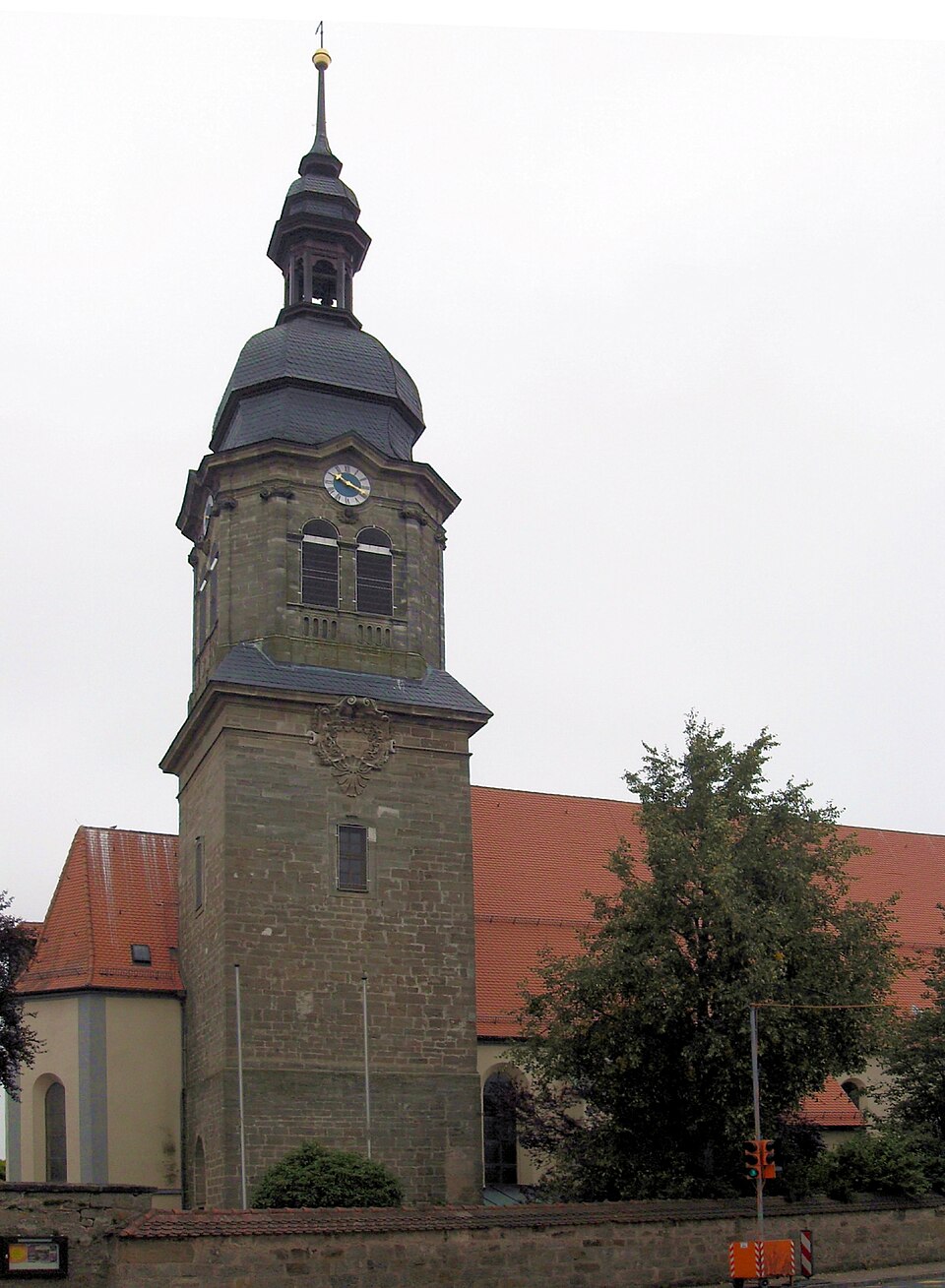 Wärmepumpe-Gurus in Aurach – Kirche (Foto: Rauenstein) Kirche in Aurach – Wärmepumpe-Gurus vermittelt Fachbetriebe in Aurach