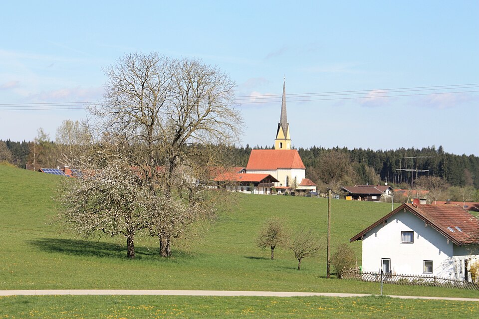 Wärmepumpe-Gurus in Babensham – Ansicht von Babensham (Foto: Ammerseer) Wärmepumpe-Gurus in Babensham – Ansicht von Babensham