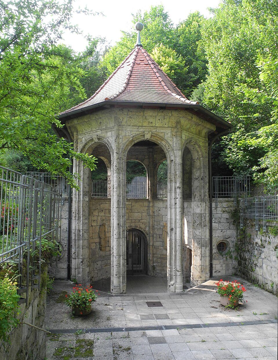 Wärmepumpe-Gurus in Bad Ditzenbach – Brunnenhaus (Foto: Franzfoto) Brunnenhaus in Bad Ditzenbach – Wärmepumpe-Gurus vermittelt Fachbetriebe in Bad Ditzenbach