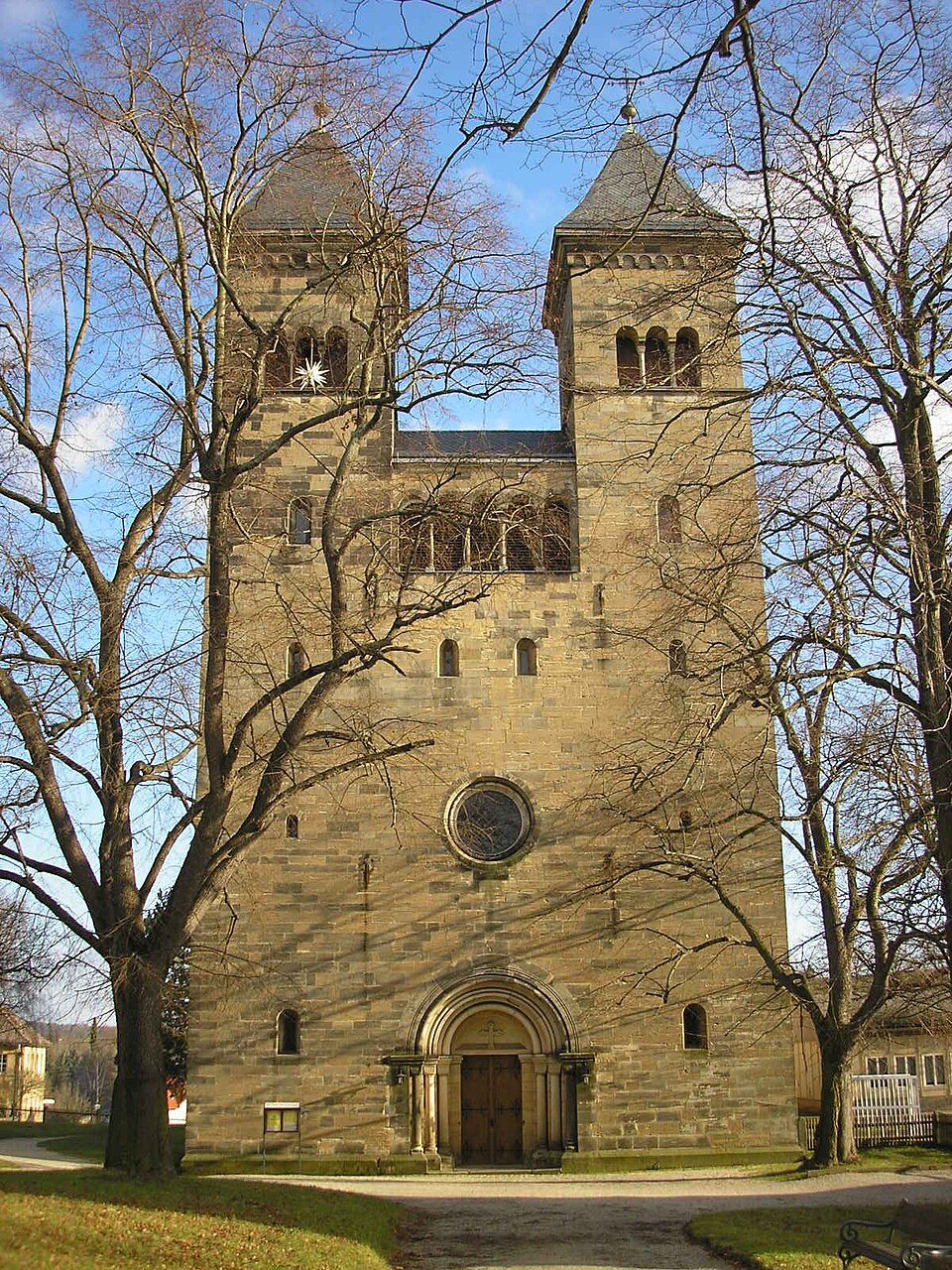 Wärmepumpe-Gurus in Bad Klosterlausnitz – Kirche (Foto: Michael Sander) Kirche in Bad Klosterlausnitz – Wärmepumpe-Gurus vermittelt Fachbetriebe in Bad Klosterlausnitz