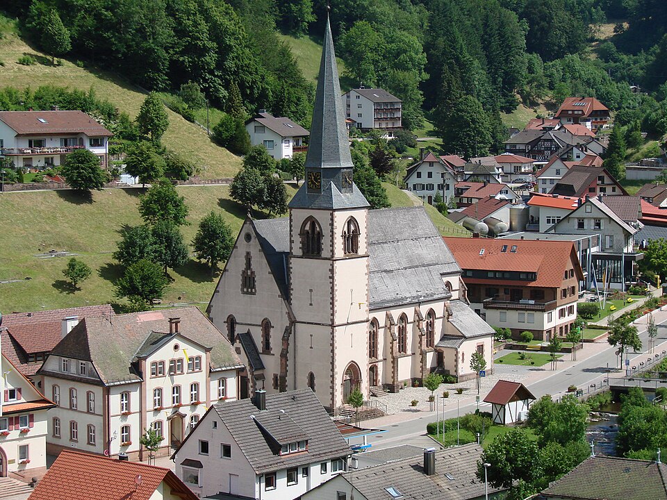Wärmepumpe-Gurus in Bad Peterstal-Griesbach – Kirche (Foto: AlbertsGerhard) Kirche in Bad Peterstal-Griesbach – Wärmepumpe-Gurus vermittelt Fachbetriebe in Bad Peterstal-Griesbach