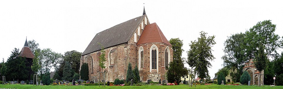 Wärmepumpe-Gurus in Bentwisch – Kirche (Foto: Schiwago) Kirche in Bentwisch – Wärmepumpe-Gurus vermittelt Fachbetriebe in Bentwisch