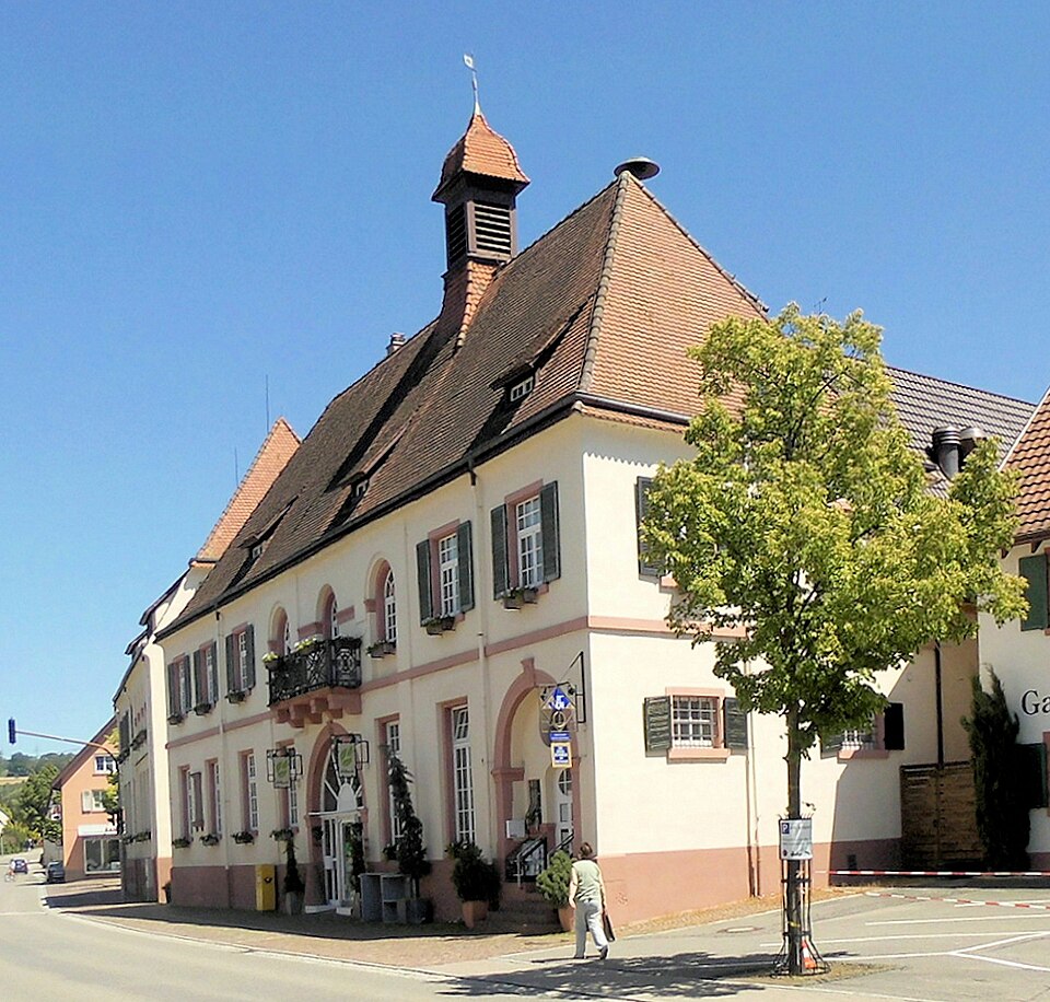 Wärmepumpe-Gurus in Binzen – Rathaus (Foto: Rauenstein) Rathaus in Binzen – Wärmepumpe-Gurus vermittelt Fachbetriebe in Binzen