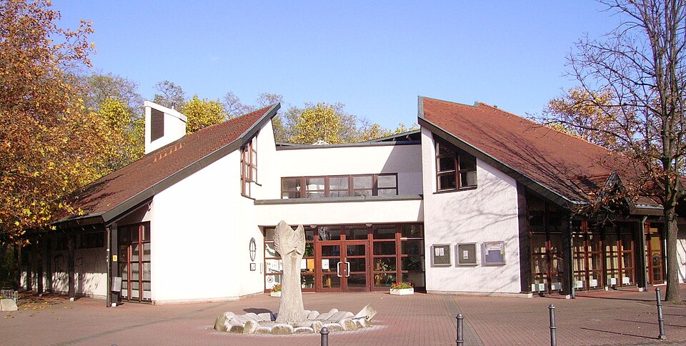 Wärmepumpe-Gurus in Birkenheide – Dorfgemeinschaftshaus (Foto: Immanuel Giel) Dorfgemeinschaftshaus in Birkenheide – Wärmepumpe-Gurus vermittelt Fachbetriebe in Birkenheide