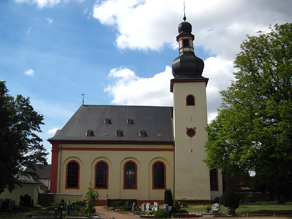 Wärmepumpe-Gurus in Bretzenheim – Kirchstraße Katholische Pfarrkirche (Foto: Aidexxx) Kirchstraße Katholische Pfarrkirche in Bretzenheim – Wärmepumpe-Gurus vermittelt Fachbetriebe in Bretzenheim
