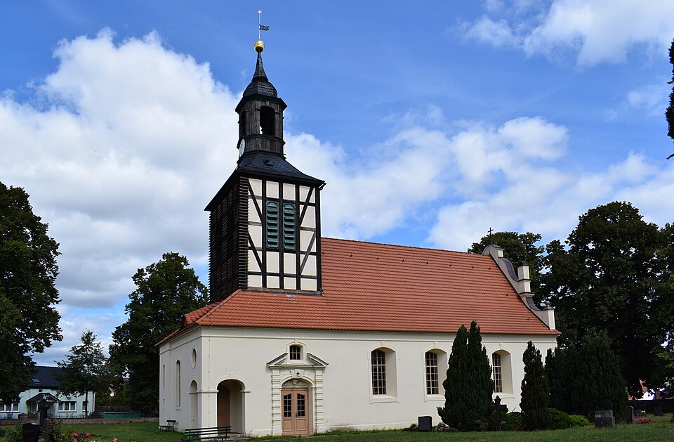 Wärmepumpe-Gurus in Britz – Kirche (Foto: Dreizung) Kirche in Britz – Wärmepumpe-Gurus vermittelt Fachbetriebe in Britz