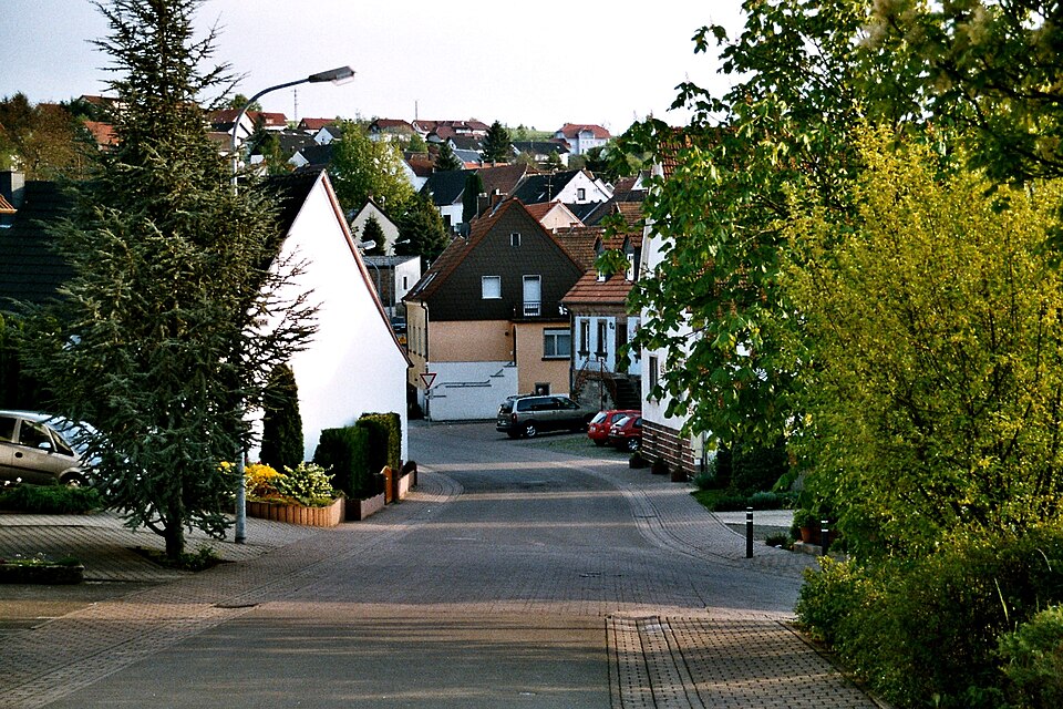 Wärmepumpe-Gurus in Brücken – Straße (Foto: Dguendel) Straße in Brücken – Wärmepumpe-Gurus vermittelt Fachbetriebe in Brücken