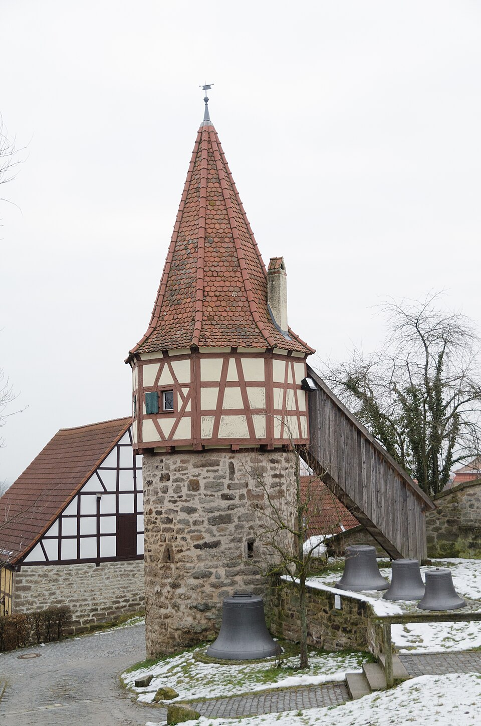 Wärmepumpe-Gurus in Burgbernheim – Seilersturm (Foto: Tilman2007) Seilersturm in Burgbernheim – Wärmepumpe-Gurus vermittelt Fachbetriebe in Burgbernheim