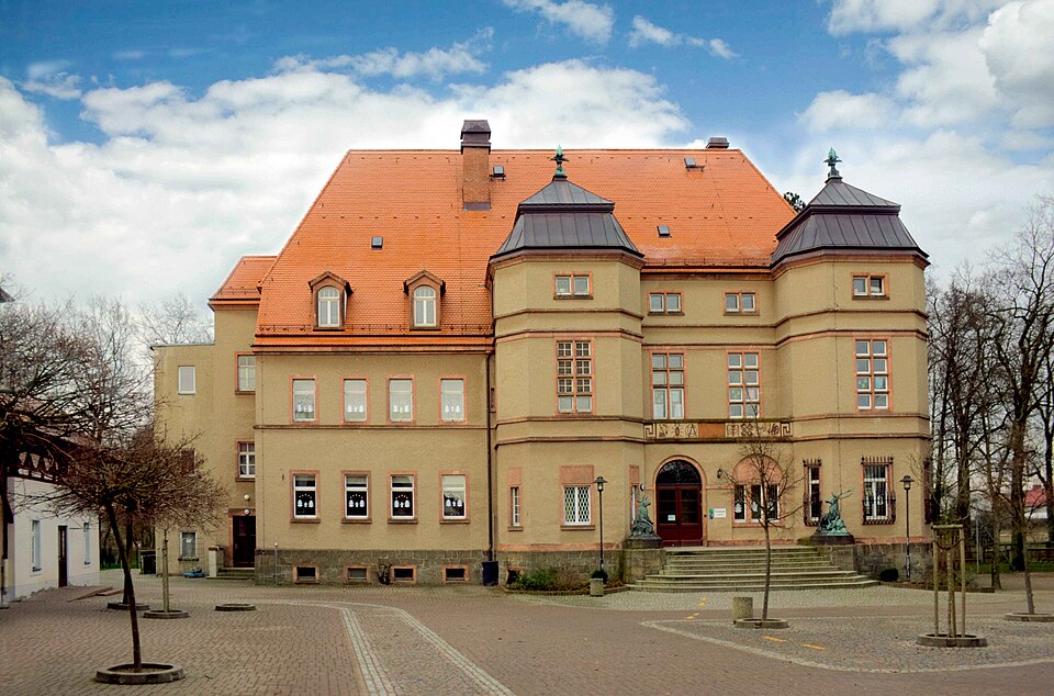 Wärmepumpe-Gurus in Cavertitz – Schloss (Foto: Radler59) Schloss in Cavertitz – Wärmepumpe-Gurus vermittelt Fachbetriebe in Cavertitz