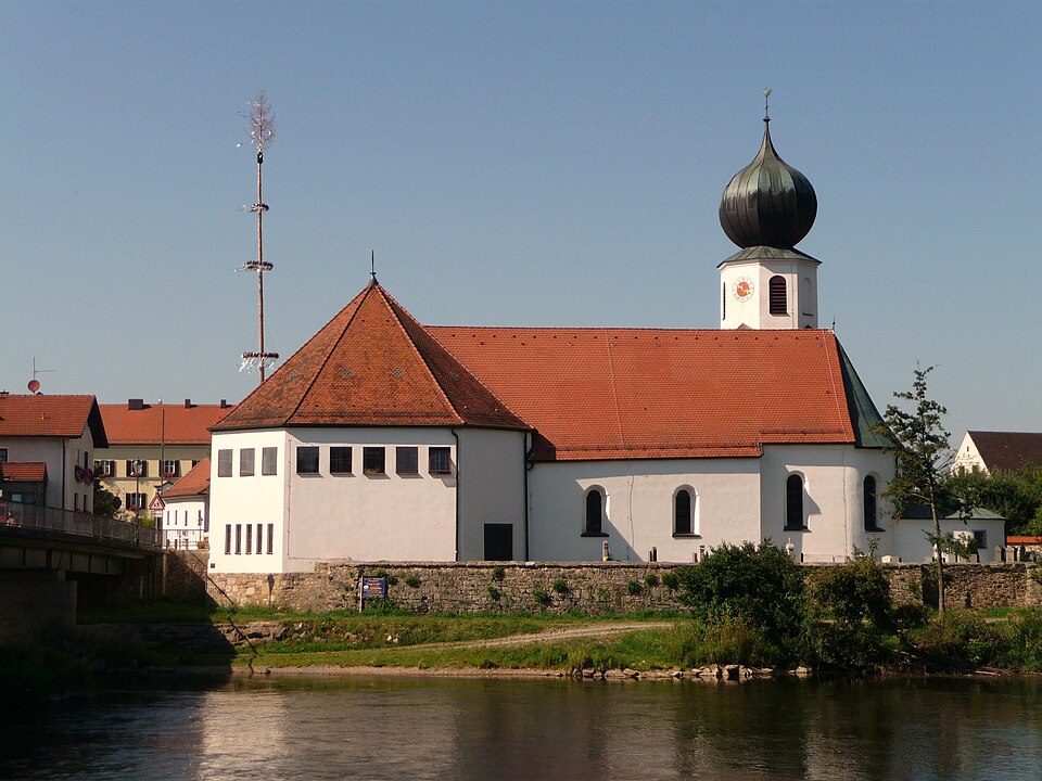 Wärmepumpe-Gurus in Chamerau – Pfarrkirche (Foto: Konrad Lackerbeck) Pfarrkirche in Chamerau – Wärmepumpe-Gurus vermittelt Fachbetriebe in Chamerau