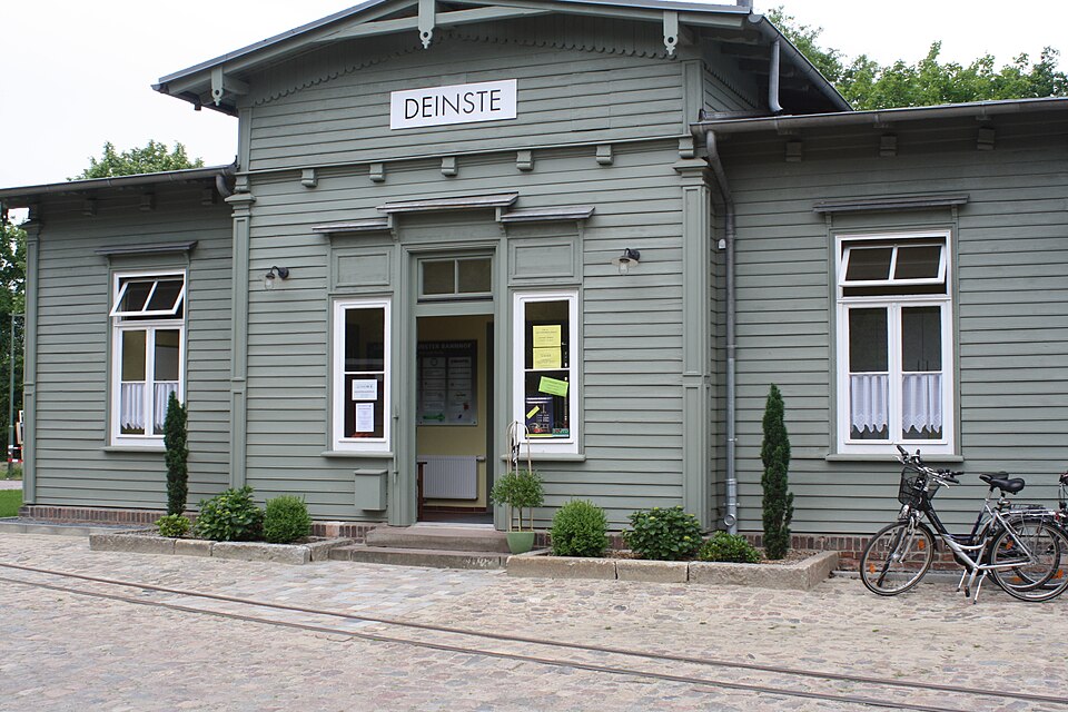 Wärmepumpe-Gurus in Deinste – Kulturbahnhof (Foto: MiMo65) Kulturbahnhof in Deinste – Wärmepumpe-Gurus vermittelt Fachbetriebe in Deinste
