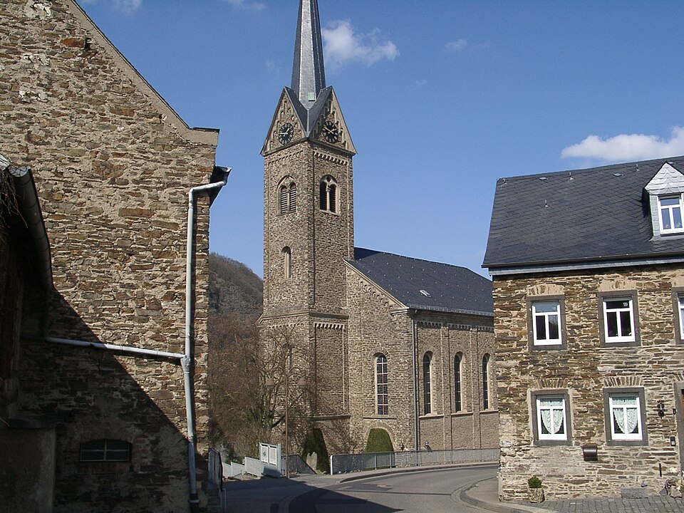 Wärmepumpe-Gurus in Dieblich – Kirche (Foto: Historiograf) Kirche in Dieblich – Wärmepumpe-Gurus vermittelt Fachbetriebe in Dieblich