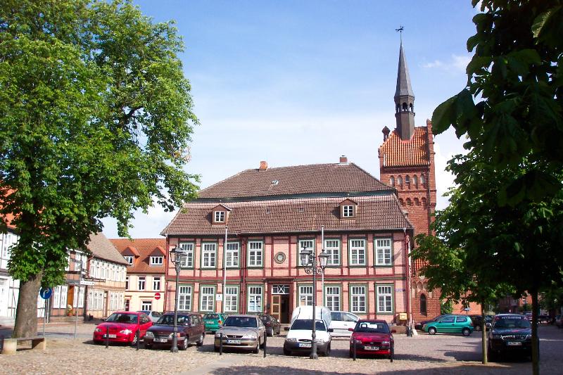 Wärmepumpe-Gurus in Dömitz – Rathaus (Foto: Ch. Pagenkopf) Rathaus in Dömitz – Wärmepumpe-Gurus vermittelt Fachbetriebe in Dömitz