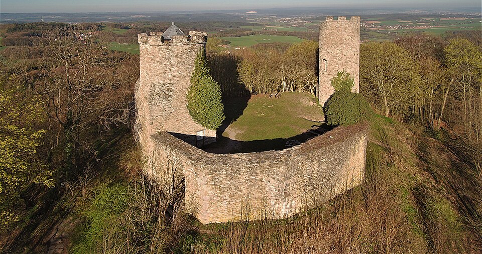 Wärmepumpe-Gurus in Ebersburg – Ruine (Foto: Verum) Ruine in Ebersburg – Wärmepumpe-Gurus vermittelt Fachbetriebe in Ebersburg