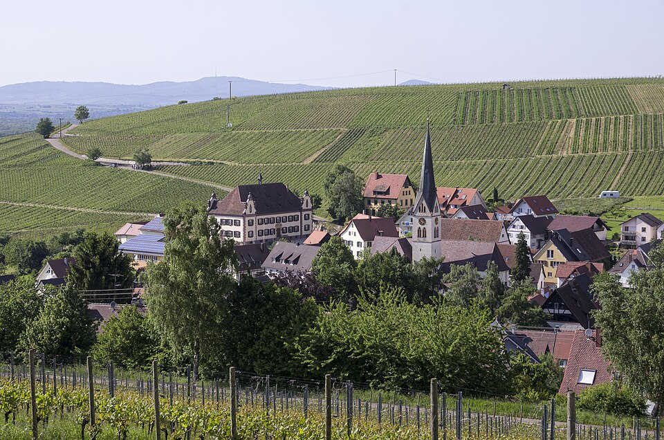 Wärmepumpe-Gurus in Ebringen – Ansicht von Ebringen (Foto: user:joergens.mi) Wärmepumpe-Gurus in Ebringen – Ansicht von Ebringen