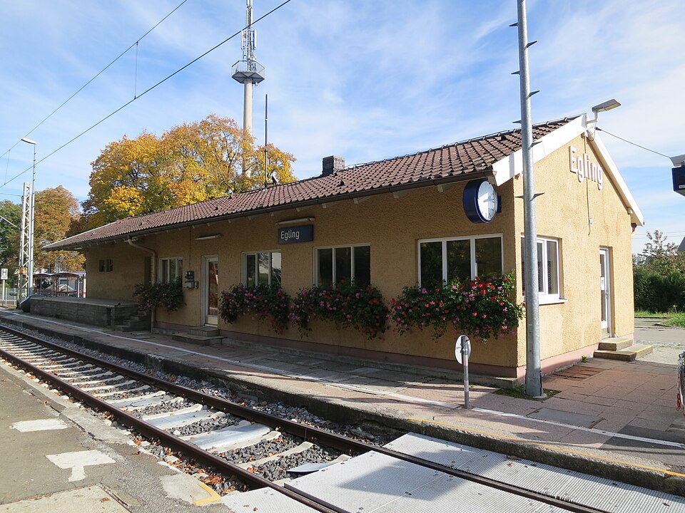 Wärmepumpe-Gurus in Egling a. d. Paar – Bahnhof (Foto: Flummi-2011) Bahnhof in Egling a. d. Paar – Wärmepumpe-Gurus vermittelt Fachbetriebe in Egling a. d. Paar