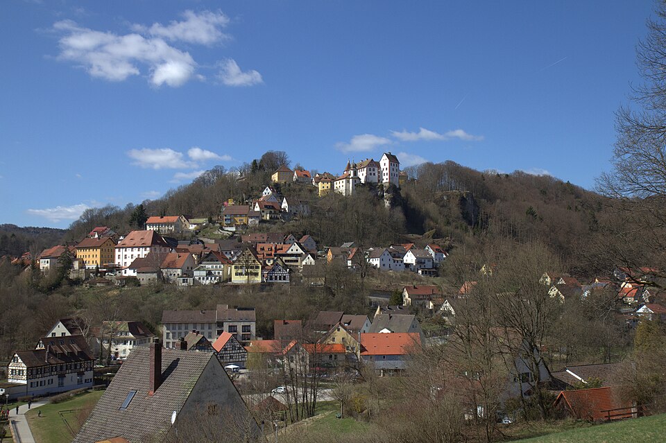 Wärmepumpe-Gurus in Egloffstein – Burg (Foto: Sven-121) Burg in Egloffstein – Wärmepumpe-Gurus vermittelt Fachbetriebe in Egloffstein