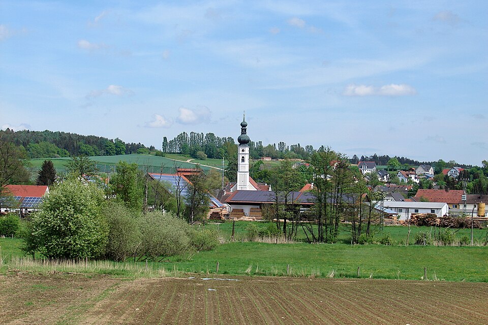 Wärmepumpe-Gurus in Elsendorf – Ortsansicht (Foto: H. Helmlechner) Ortsansicht in Elsendorf – Wärmepumpe-Gurus vermittelt Fachbetriebe in Elsendorf