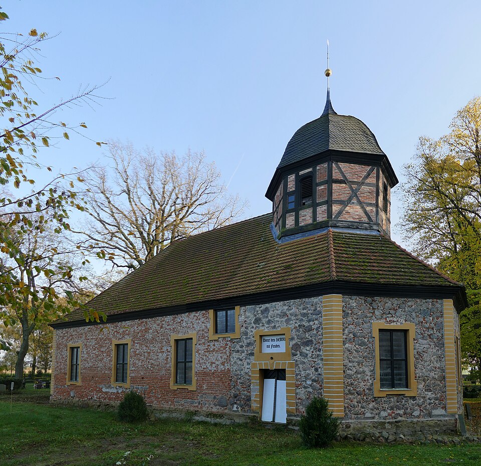 Wärmepumpe-Gurus in Ferdinandshof – Scharmützelkirche (Foto: Erell) Scharmützelkirche in Ferdinandshof – Wärmepumpe-Gurus vermittelt Fachbetriebe in Ferdinandshof