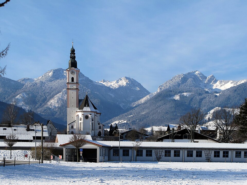 Wärmepumpe-Gurus in Flintsbach a. Inn – Ansicht von Flintsbach a. Inn (Foto: Bbb) Wärmepumpe-Gurus in Flintsbach a. Inn – Ansicht von Flintsbach a. Inn