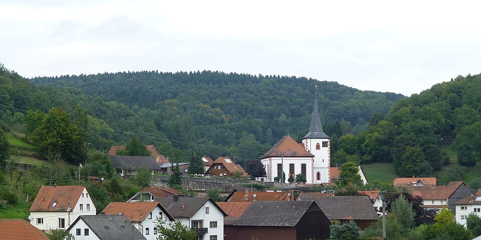 Wärmepumpe-Gurus in Flörsbachtal – Ansicht von Flörsbachtal (Foto: Jacquesverlaeken) Wärmepumpe-Gurus in Flörsbachtal – Ansicht von Flörsbachtal
