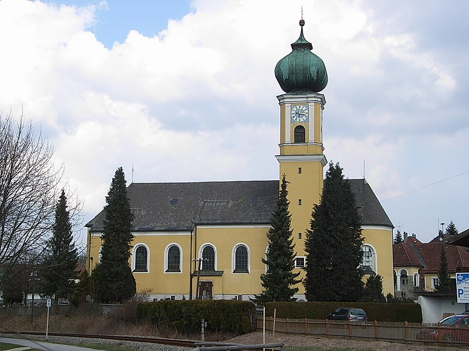 Wärmepumpe-Gurus in Frauenau – Pfarrkirche (Foto: Konrad Lackerbeck) Pfarrkirche in Frauenau – Wärmepumpe-Gurus vermittelt Fachbetriebe in Frauenau
