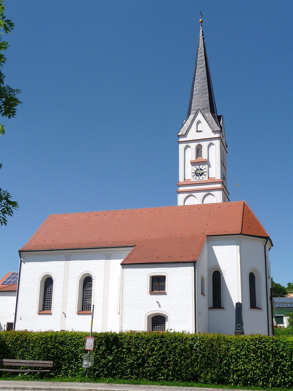 Wärmepumpe-Gurus in Furth – Pfarrkirche (Foto: Konrad Lackerbeck) Pfarrkirche in Furth – Wärmepumpe-Gurus vermittelt Fachbetriebe in Furth