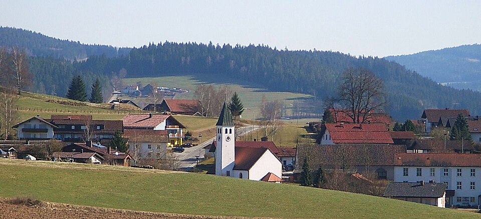 Wärmepumpe-Gurus in Geiersthal – Ansicht von Geiersthal (Foto: Konrad Lackerbeck) Wärmepumpe-Gurus in Geiersthal – Ansicht von Geiersthal