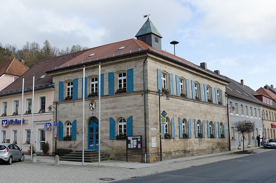 Wärmepumpe-Gurus in Goldkronach – Marktplatz (Foto: Tilman2007) Marktplatz in Goldkronach – Wärmepumpe-Gurus vermittelt Fachbetriebe in Goldkronach