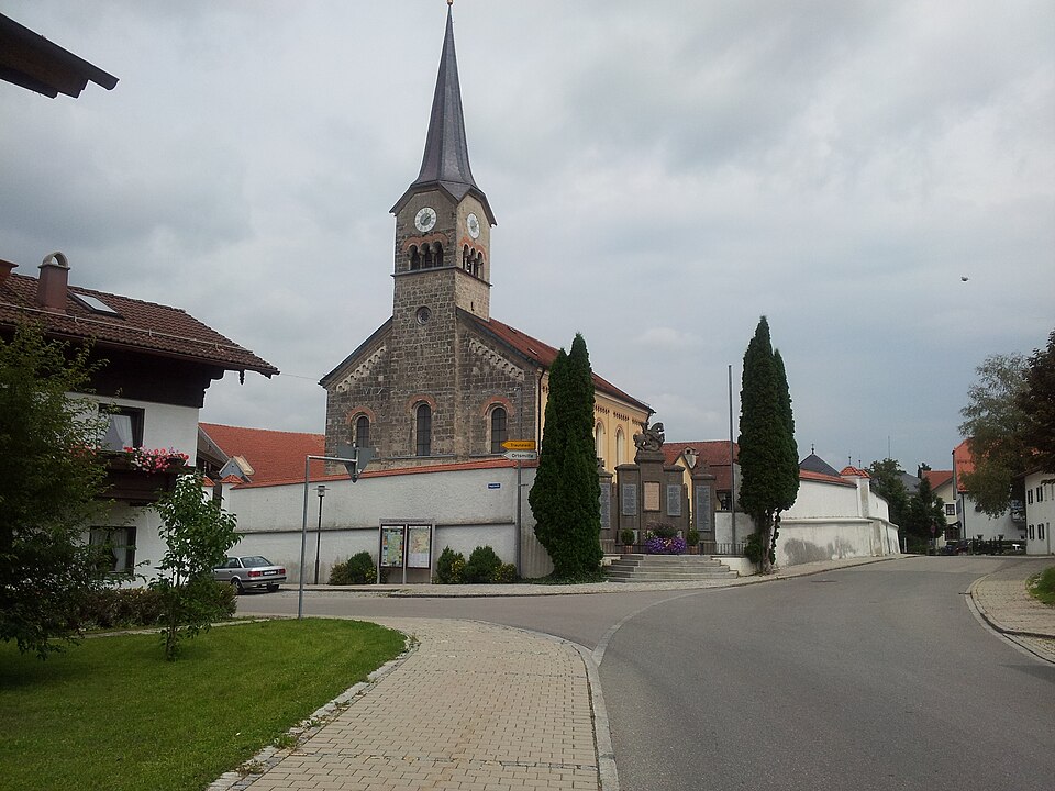 Wärmepumpe-Gurus in Grabenstätt – Kirche (Foto: Lou.gruber) Kirche in Grabenstätt – Wärmepumpe-Gurus vermittelt Fachbetriebe in Grabenstätt