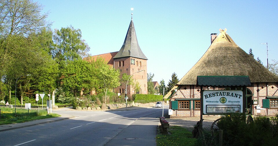 Wärmepumpe-Gurus in Groß Grönau – Ansicht von Groß Grönau (Foto: Der Bischof mit der E-Gitarre at de.wikipedia) Wärmepumpe-Gurus in Groß Grönau – Ansicht von Groß Grönau