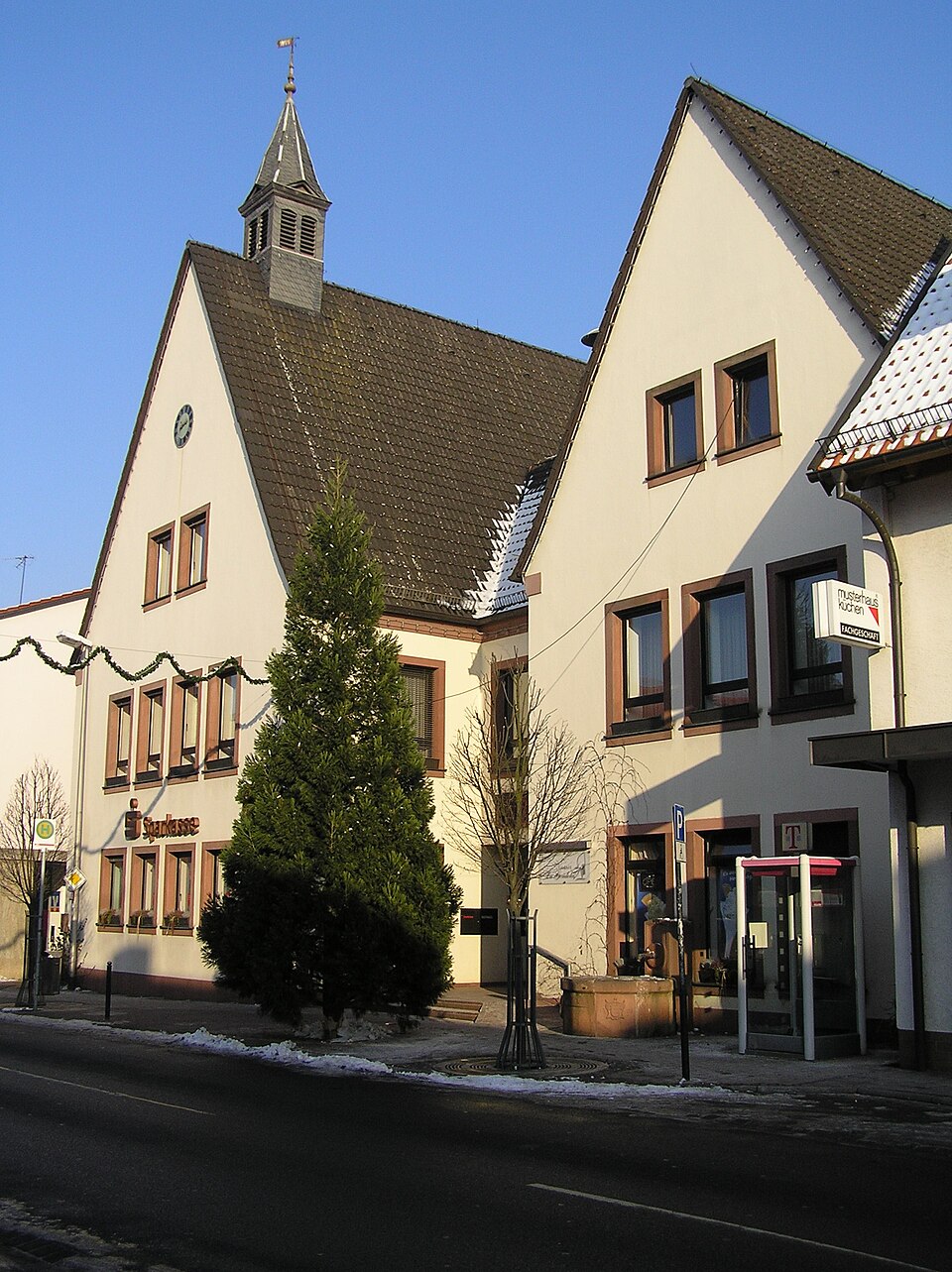 Wärmepumpe-Gurus in Großwallstadt – Rathaus (Foto: Tilman AB) Rathaus in Großwallstadt – Wärmepumpe-Gurus vermittelt Fachbetriebe in Großwallstadt