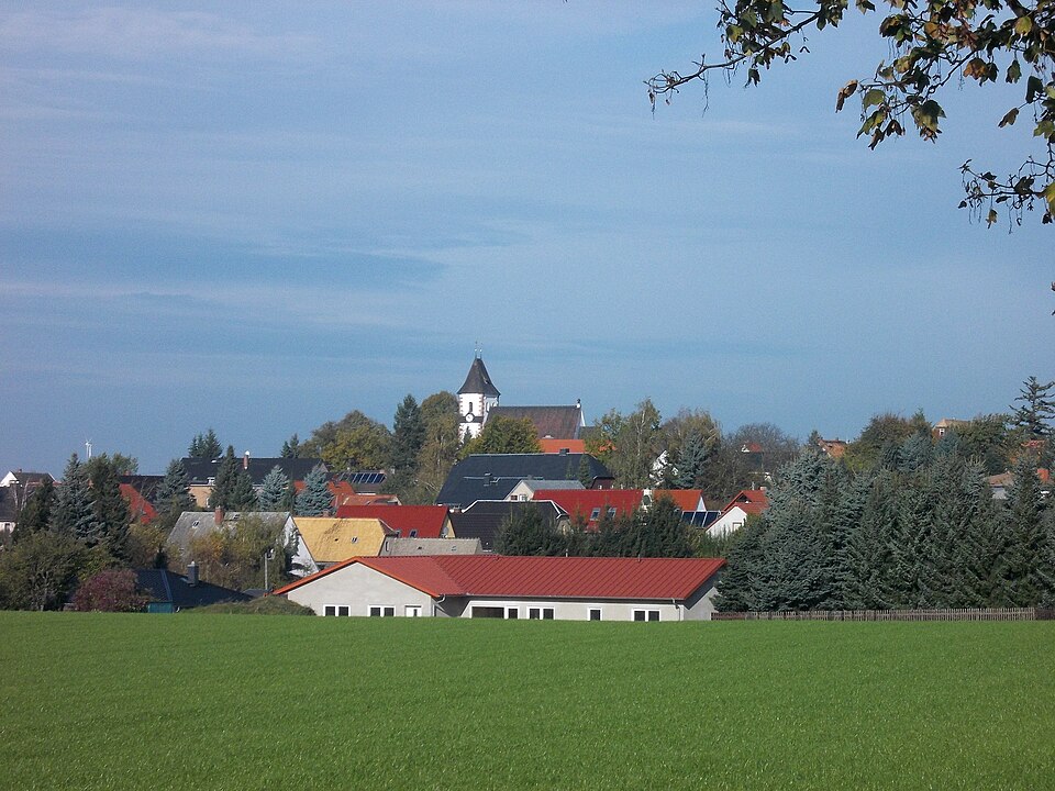 Wärmepumpe-Gurus in Großweitzschen – Ansicht von Großweitzschen (Foto: Jwaller) Wärmepumpe-Gurus in Großweitzschen – Ansicht von Großweitzschen