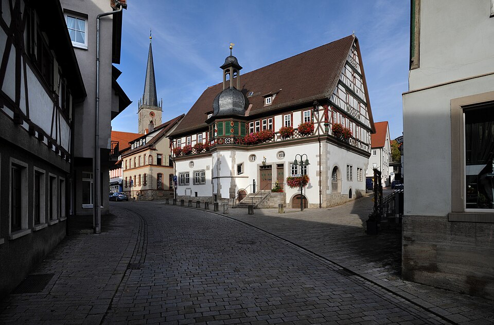 Wärmepumpe-Gurus in Grünsfeld – Ansicht von Grünsfeld (Foto: Holger Uwe Schmitt) Wärmepumpe-Gurus in Grünsfeld – Ansicht von Grünsfeld