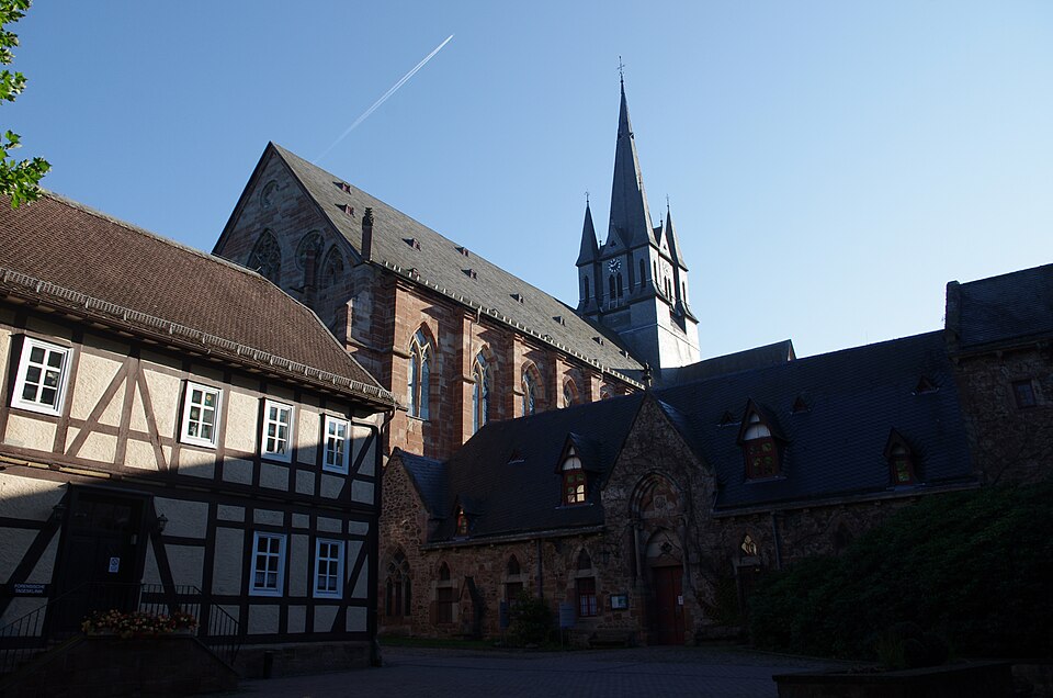 Wärmepumpe-Gurus in Haina – Kloster (Foto: Clemensfranz) Kloster in Haina – Wärmepumpe-Gurus vermittelt Fachbetriebe in Haina