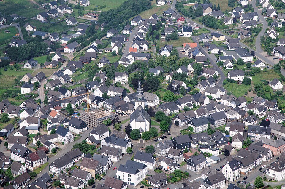 Wärmepumpe-Gurus in Hallenberg – Ortsmitte (Foto: Teta) Ortsmitte in Hallenberg – Wärmepumpe-Gurus vermittelt Fachbetriebe in Hallenberg