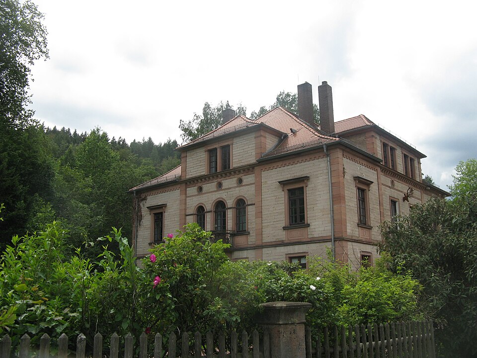 Wärmepumpe-Gurus in Heigenbrücken – Villa (Foto: Reise-Line) Villa in Heigenbrücken – Wärmepumpe-Gurus vermittelt Fachbetriebe in Heigenbrücken