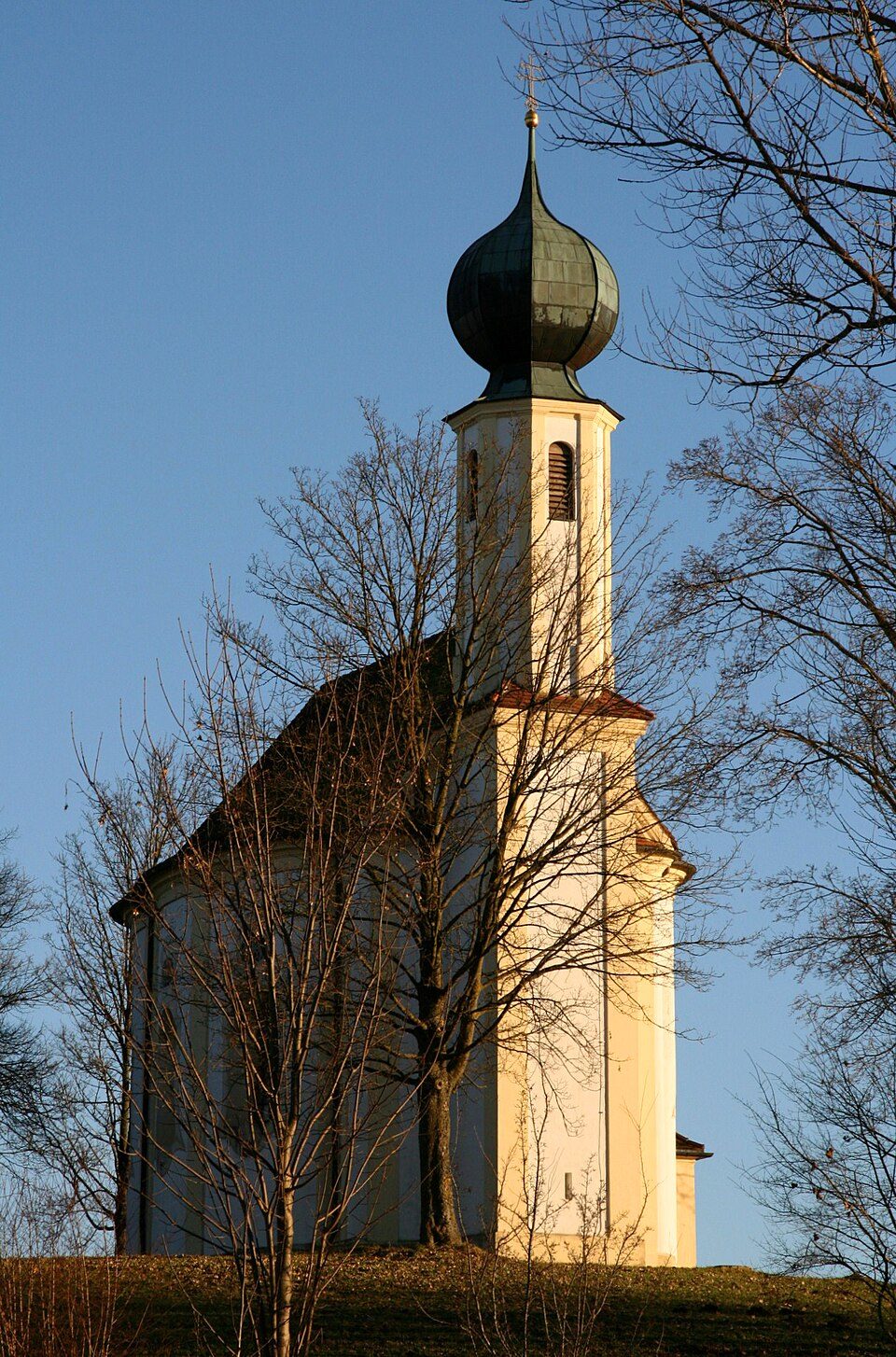 Wärmepumpe-Gurus in Heldenstein – Ansicht von Heldenstein (Foto: S. Finner: Siddhartha Finner, Dipl.Ing.-Architektur) Wärmepumpe-Gurus in Heldenstein – Ansicht von Heldenstein
