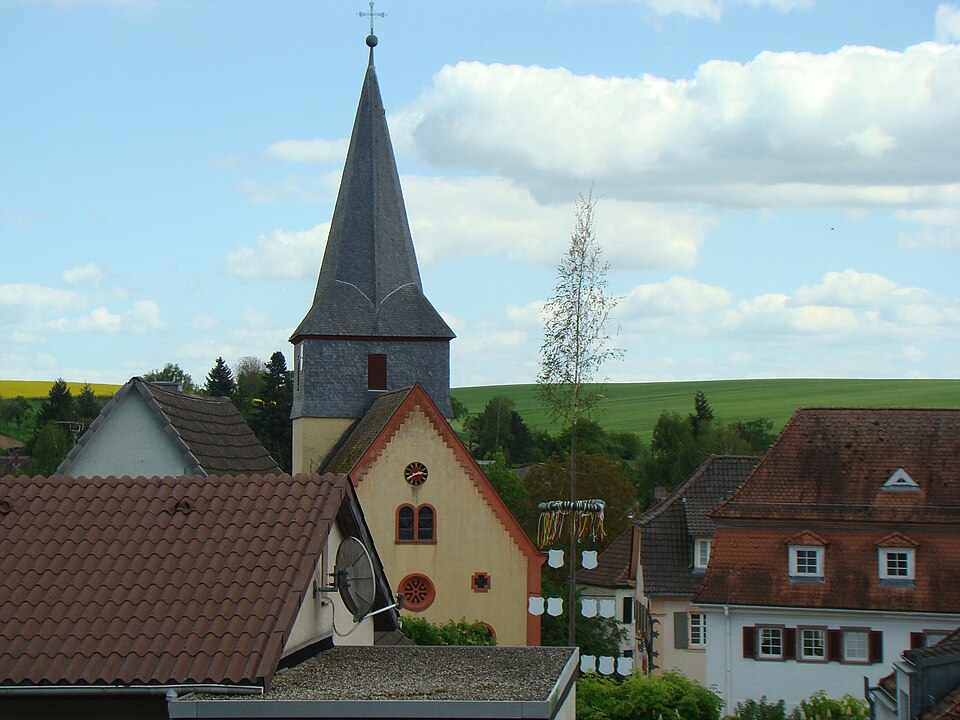 Wärmepumpe-Gurus in Helmstadt – Ansicht von Helmstadt (Foto: peter schmelzle) Wärmepumpe-Gurus in Helmstadt – Ansicht von Helmstadt